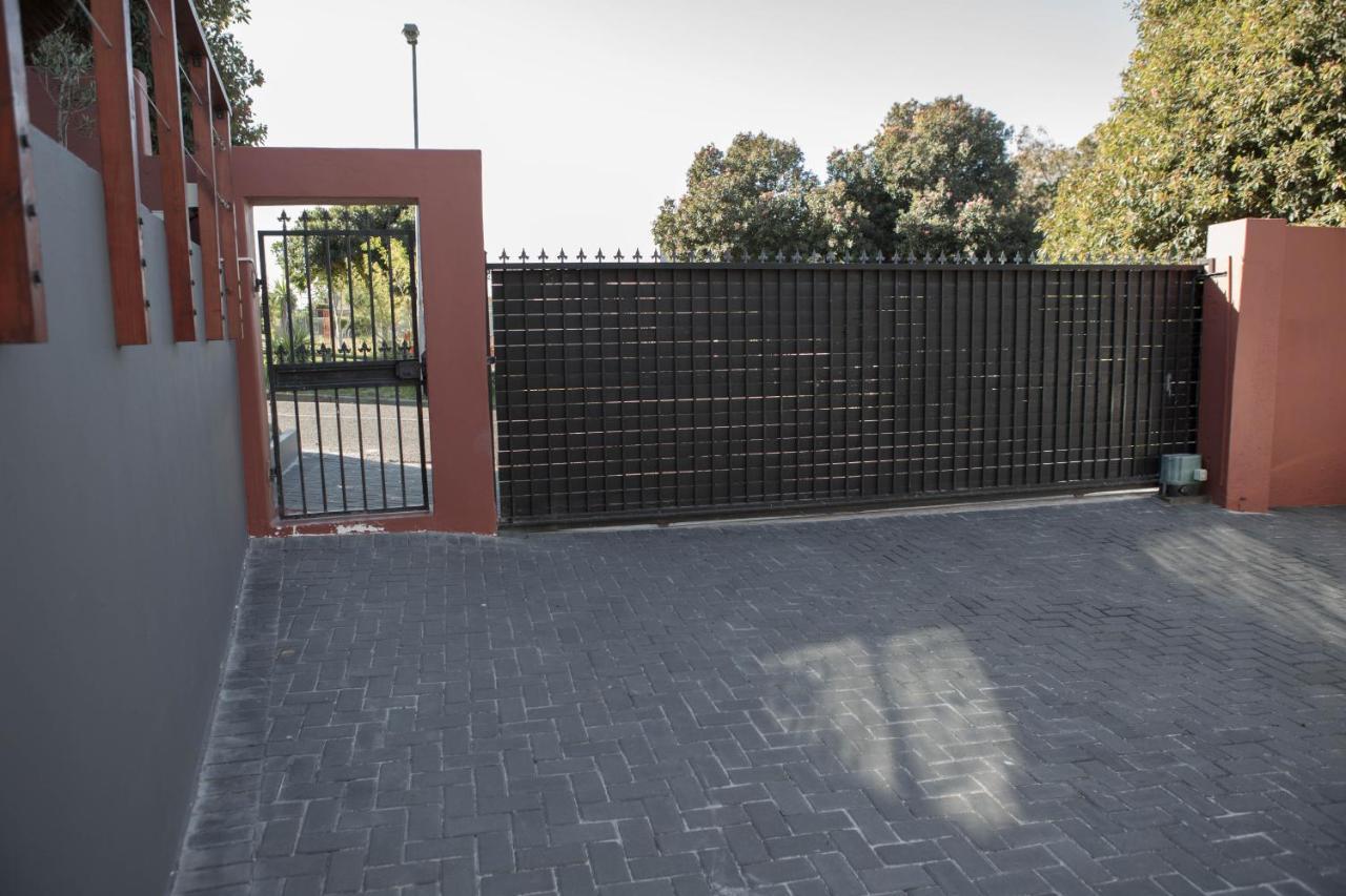 Peaceful 1-Bedroom Flatlet, 10 Min From The Beach Cape Town Exterior foto